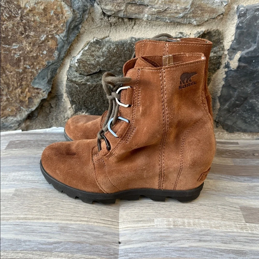 SOREL Kid's Joan of Arctic II Wedge Boot Suede Leather in Camel Tan Size 4